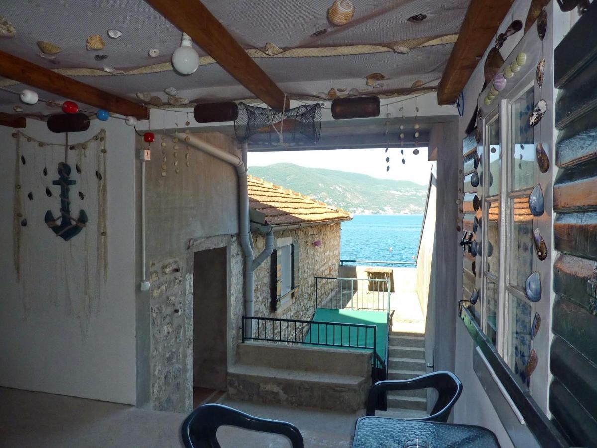Rose - Apartmani Janovic Lustica Bagian luar foto