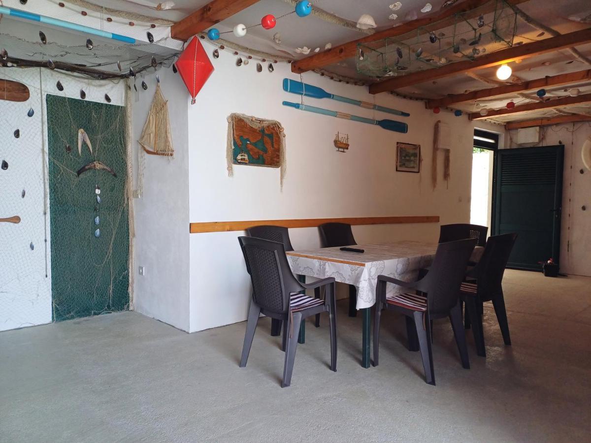 Rose - Apartmani Janovic Lustica Bagian luar foto