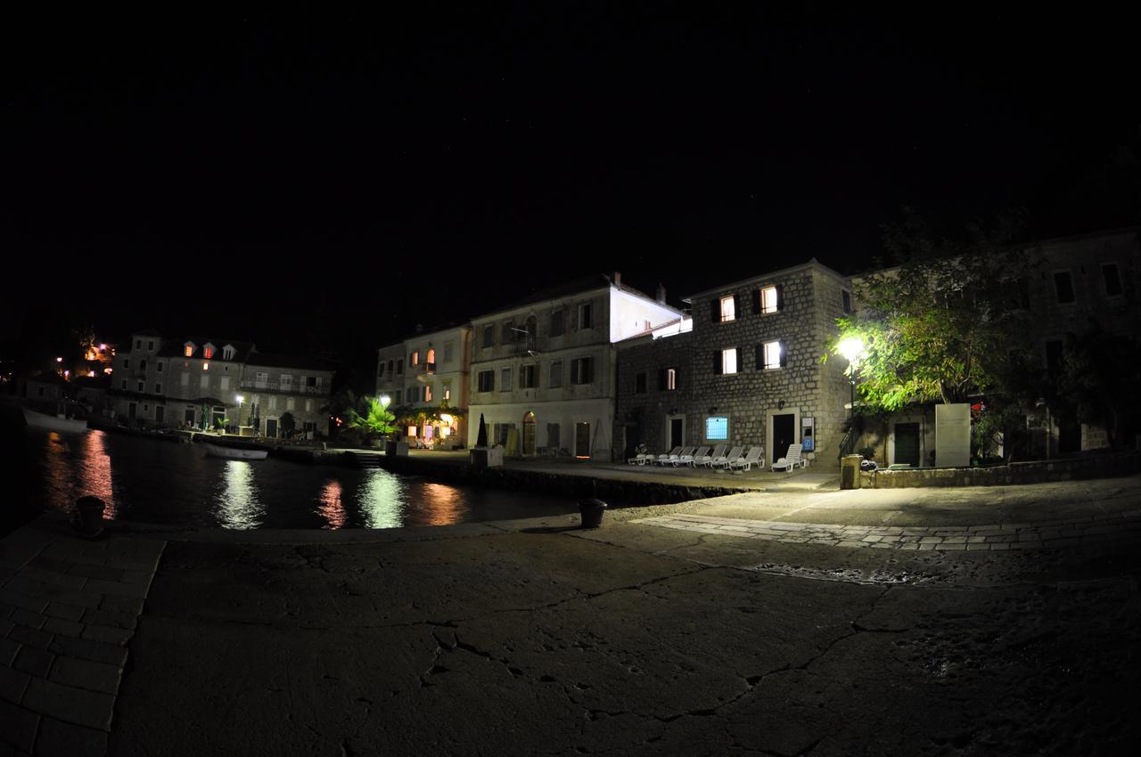 Rose - Apartmani Janovic Lustica Bagian luar foto