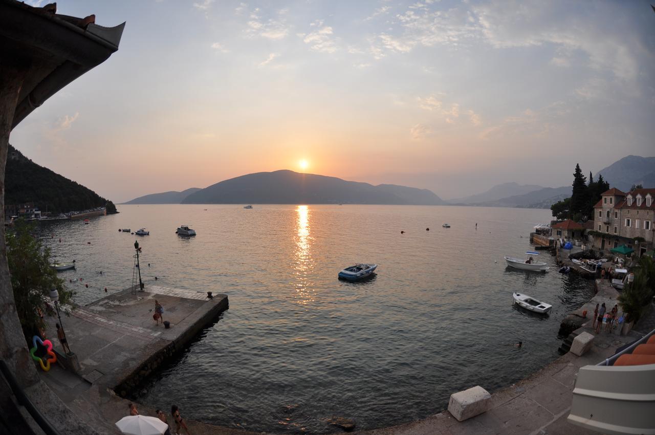 Rose - Apartmani Janovic Lustica Bagian luar foto
