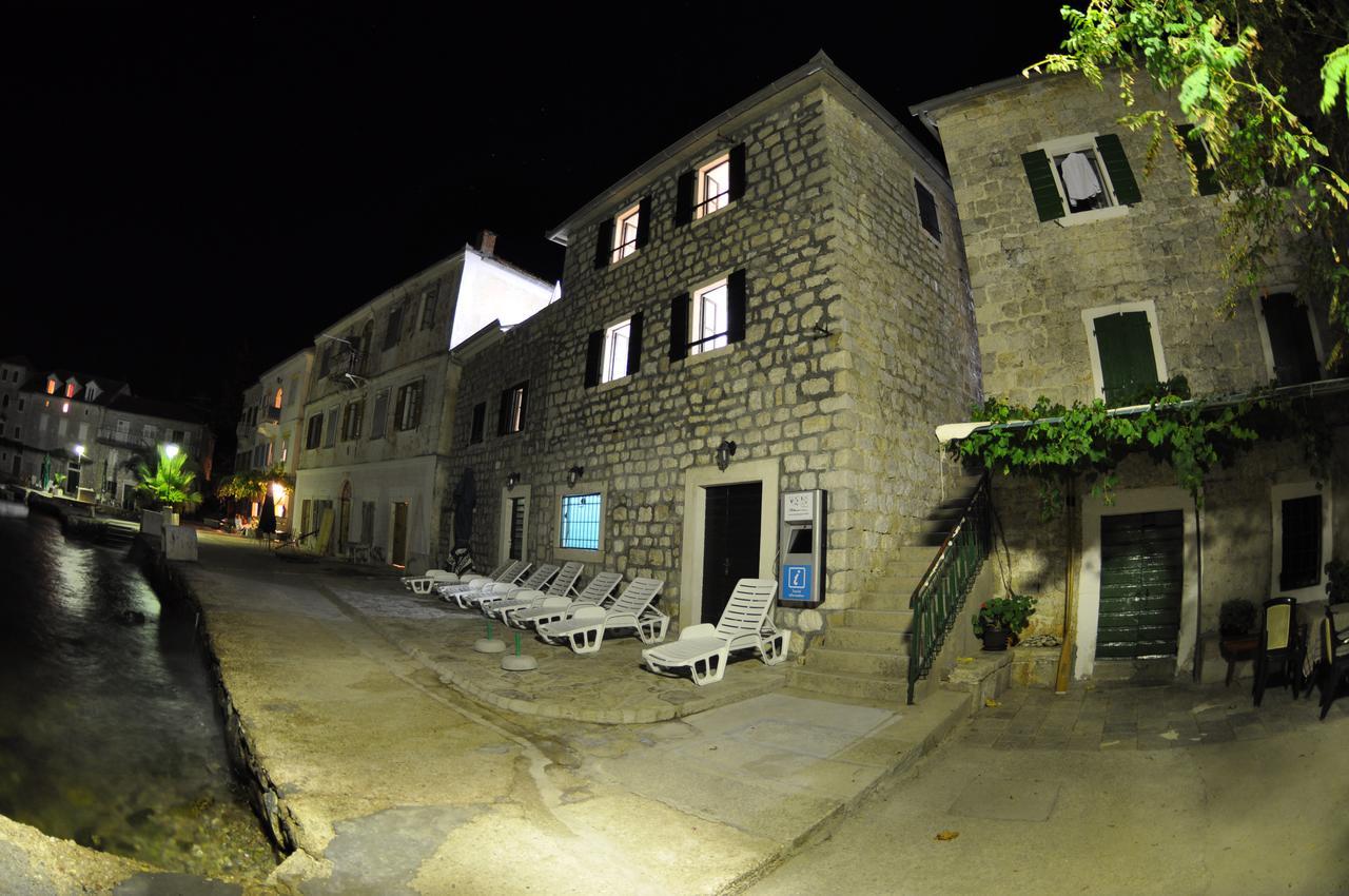 Rose - Apartmani Janovic Lustica Bagian luar foto