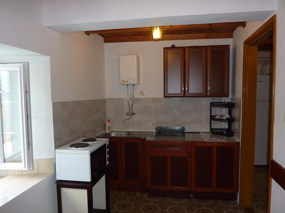 Rose - Apartmani Janovic Lustica Bagian luar foto
