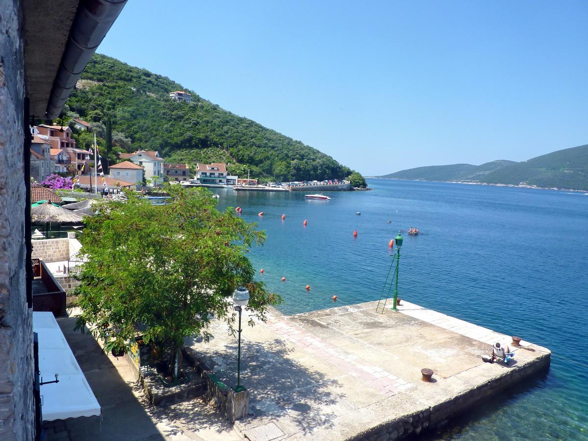 Rose - Apartmani Janovic Lustica Bagian luar foto