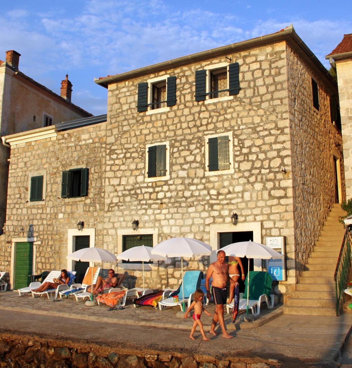 Rose - Apartmani Janovic Lustica Bagian luar foto